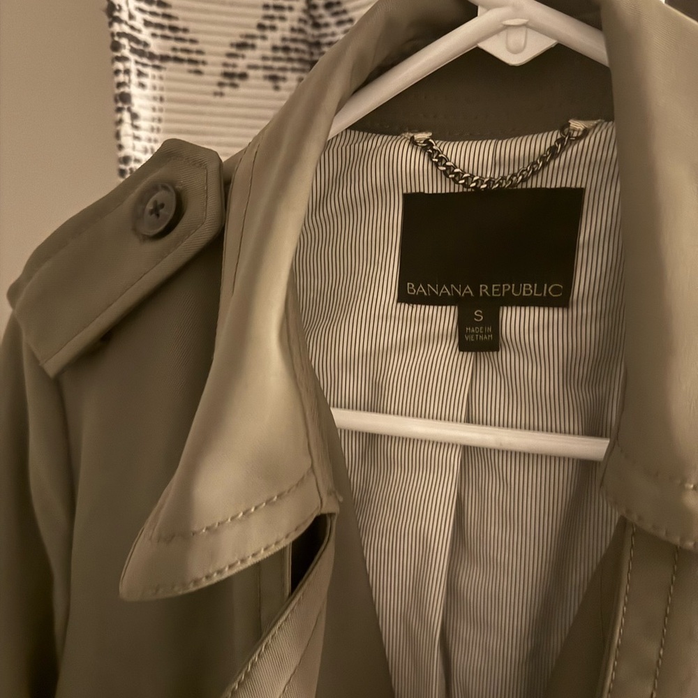 Banana Republic Women's Classic Olive Green Trench Coat 🧥 - Picture 2 of 7